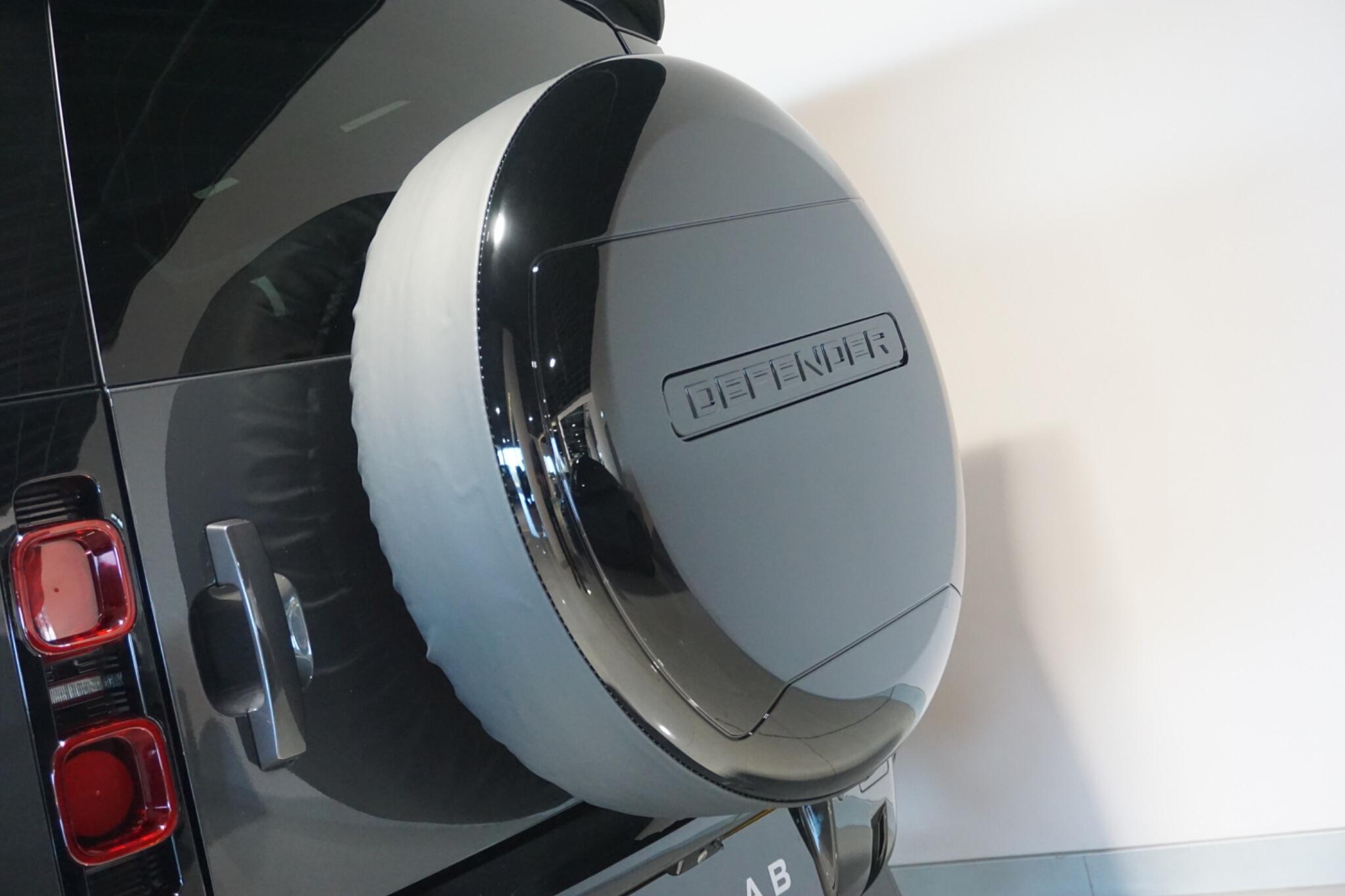 Land Rover Defender 110 3.0 D300 MHEV HSE Hard Top SUV 5dr Diesel Auto 4WD MWB Euro 6 (s/s) (300 ps)